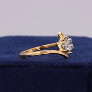 Bague en diamant rond de 1,50 carat cultivé en laboratoire, classique, plaqué or jaune 14 carats, bijoux de fiançailles et de mariage - Product Image 4