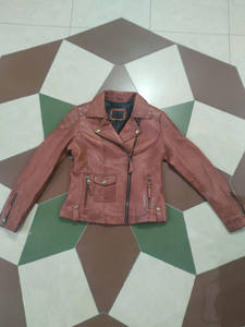 Chaqueta Varsity de Cuero de Oveja Genuino para Mujer, Personalizada OEM, Transpirable, Resistente al Viento, con Calefacción, de Fabricante - Product Image 2