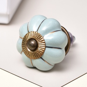 Tiradores de cajón de melón de cerámica verde hechos a mano, alta calidad, para vestidor, cocina, puerta de armario, venta al por mayor en línea - Product Image 3