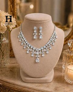 Parure de bijoux de mariage personnalisée en or blanc 18 carats avec diamant de laboratoire taille poire, collier ras-du-cou à franges et collier chandelier halo - Product Image 3