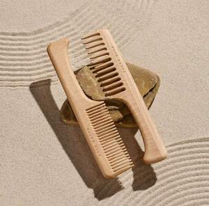 Peine de madera de Neem hecho a mano, herramienta natural para el cuidado del cabello, anticaspa y antiestática, ecológica, ligera y reutilizable - Product Image 1