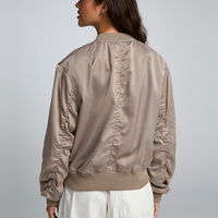 TOPEAK SPORTS, fabricant professionnel de vestes bomber pour femmes respirantes et écologiques, avec logo personnalisé et doublure en bambou.