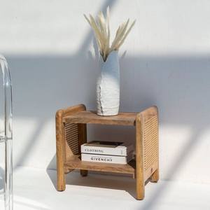 Mesa Auxiliar Vandana Orion Ultra de Ratán con Dos Estantes, Diseño Moderno con Toques Naturales - Product Image 1