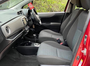 TOYOTA YARIS USADO DE GASOLINA, Disponible con Volante a la Izquierda y a la Derecha, SUV - Product Image 2