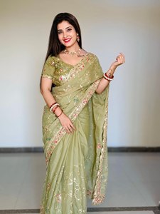 Sari de Diseño Floral Bordado a Mano en Verde Salvia, Moderno y de Lujo, con Blusa a Juego para Bodas, Diwali, Colección Verano/Invierno - Product Image 3