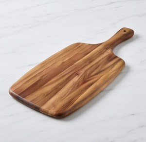 Tabla de cortar rectangular de madera de acacia marrón con asa y veta natural - Product Image 1