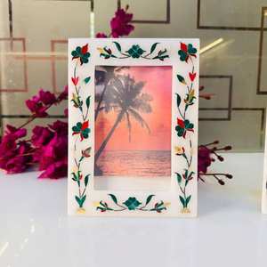 Marco de Fotos de Mármol Hecho a Mano Único con Incrustaciones, Diseño Personalizable para Decoración del Hogar - Product Image 1