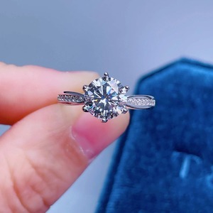 Anillo de compromiso de plata de ley 925 con diamante moissanita de 1 quilate, forma redonda, hermoso anillo de compromiso personalizado - Product Image 6