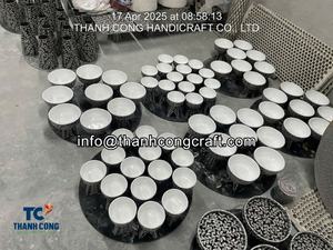 Bandeja de Ratán 100% Hecha a Mano, Sostenible y Apta para Alimentos, Elegante Bandeja de Servir con Incrustaciones de Madreperla, Estilo Vietnamita, para Sala de Estar - Product Image 4