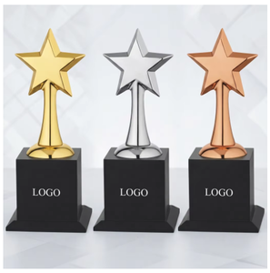 Trophée étoile élégant avec plaque de gravure personnalisée. - Product Image 1