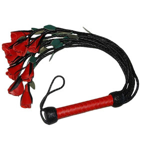 Flogger de cuero con correas largas y suaves y mango ergonómico que proporciona un agarre cómodo y un rendimiento equilibrado - Product Image 1