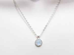 Collar de Plata de Ley con Piedra Lunar Arcoíris, Gema Natural, Joyería Minimalista para Mujer, Hecho a Mano, Proveedor Mayorista - Product Image 5