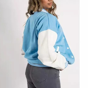 Chaqueta Varsity para Mujer, Azul Claro y Blanco en Contraste, Manga Larga, Cuello Camisero, Cierre de Botón, Poliéster y Algodón, para Otoño - Product Image 2
