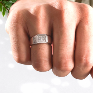 Bague de fiançailles vintage pour femme avec diamant de laboratoire taille radiant de 1,00 carat |   Or blanc 14 carats |   Cadeau d'anniversaire de mariage IGI - Product Image 4