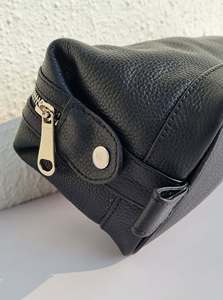 Neceser de cuero PU Premium para hombre, kit de afeitado con cierre de cremallera y neceser de viaje Negro - Product Image 5