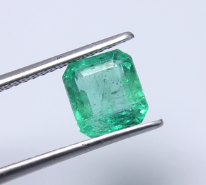 Esmeralda Natural de 1.85 Quilates, Verde Intenso, Corte Octogonal Facetado, Piedra Preciosa Suelta, Certificada por IGI GEMS INTERNATIONAL, con Juego de Color - Product Image 4
