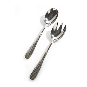 Servidor de ensaladas de acero inoxidable hecho a mano, vajilla con mango final de diseño en relieve plateado, juego de servidor de ensaladas único - Product Image 1