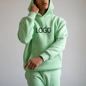 Ensemble de survêtement unisexe personnalisé de haute qualité pour l'hiver, avec sweat à capuche et short de jogging en polaire, idéal pour l'entraînement et le streetwear - Product Image 1