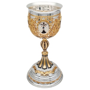 Calice tendance en laiton argenté pour fournitures d'église, couleur personnalisable avec motif gravé, fait main et de haute qualité - Product Image 1