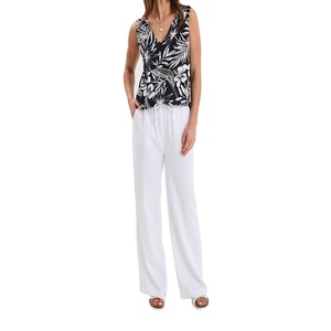 เสื้อเบลาส์คอวีสีดำสำหรับผู้หญิง สายกว้าง แขนกุด ดีไซน์หรูหรา สวมใส่สบาย เหมาะสำหรับใส่ทำงานและแฟชั่นประจำวัน - Product Image 2