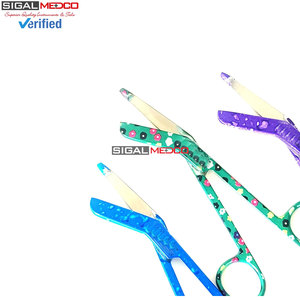 Ciseaux à pansements Lister 3 pièces, motif gouttes de rosée assorties, 5,5 po (14 cm), parfaits pour les infirmières, les médecins, les techniciens médicaux d'urgence et les premiers secours. - Product Image 4
