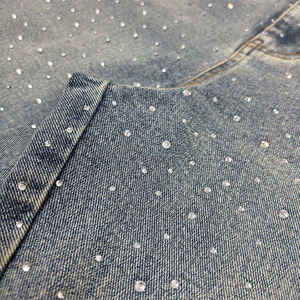 Shorts en jean streetwear sur mesure, brodés et ornés de strass, en denim de coton - Product Image 6