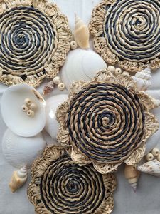 Sous-verre décoratif en rotin et raphia, fait main, en fibres naturelles, accessoire de table pour la salle à manger, les mariages et la décoration intérieure - Product Image 3