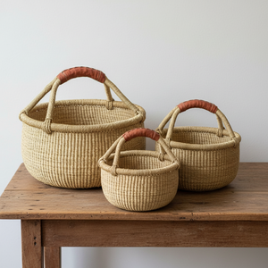 Cesta Bolga de hierba marina natural con asa de cuero, estilo africano, hecha a mano para almacenamiento ecológico, compras y uso doméstico. - Product Image 4