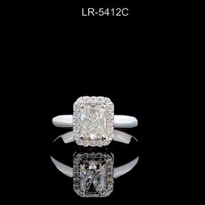 Bague de fiançailles solitaire en diamant de laboratoire taille radiant avec halo, 2,20 carats au total, certifiée IGI, en or blanc 14K plaqué rhodium, VVS2, bijoux de mariée - Product Image 1