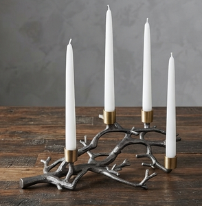 Candélabre en fer forgé fait main à 4 bras avec coupelles en laiton pour bougies coniques, idéal pour la décoration intérieure - Product Image 1