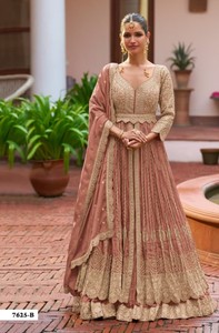 Traje Chinon Semisellado con Bordado y Cordón, Estilo Moderno para Bodas y Fiestas - Product Image 4