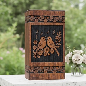 Urne funéraire en bois de rose gravé, style américain, écologique et durable, pour commémorer les oiseaux amoureux - Product Image 5