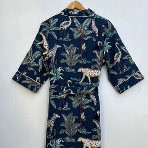 Bata de algodón tipo kimono con estampado floral, ligera, para spa o descanso. - Product Image 1