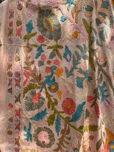 Colcha Suzani Bordada a Mano, Tamaño King, Cubrecama de Algodón, Colcha Tradicional Uzbeka Suzani con Parches Florales, Ropa de Cama Bohemia Hecha a Mano - Product Image 2