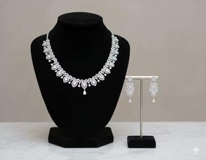 Ensemble collier et boucles d'oreilles en laiton de créateur, best-seller, pour femmes, bijoux ethniques de mariée pour mariage, disponible à la vente - Product Image 2