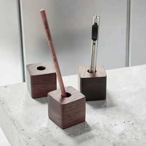 Porte-stylos en bois avec plusieurs compartiments pour bureau - Product Image 1