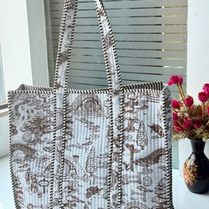 Bolsa de Mano de Lona Acolchada Vintage con Estampado de Bosque Marrón, Bolsa de Compras con Parte Superior Abierta, para Usar en Todas las Estaciones - Product Image 3