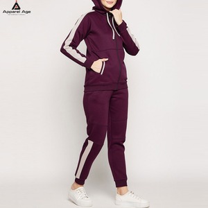 Ensemble de survêtement 2 pièces pour femme avec logo personnalisé, pantalon long et veste zippée, idéal pour le sport et la détente hivernale - Product Image 2