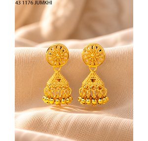 Boucles d'oreilles Jhumka florales plaquées or traditionnelles indiennes en gros pour femmes, bijoux ethniques pendantes pour mariage et fête, fabricant - Product Image 3
