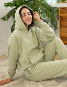 Conjuntos deportivos de 2 piezas para mujer con logotipo personalizado, chaqueta con cremallera y pantalones de pierna ancha, fabricante OEM ODM de marca privada - Product Image 2