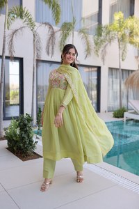 ชุดเดรสยาวสไตล์ชาติพันธุ์สำหรับผู้หญิง ดีไซน์ทันสมัย เหมาะสำหรับคอลเลคชั่นบูติก เทศกาล และโอกาสพิเศษ ราคาดีที่สุด - Product Image 3