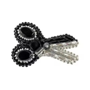 Broche de luxe faite à la main en perles de rocaille brodées, bijou tendance en perles de rocaille, broche de créateur brodée de perles - Product Image 3
