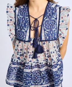 Blusa de verano sin mangas con volantes y estampado floral bohemio para mujer, cuello en V, con lazo de borlas, color azul marino - Product Image 1