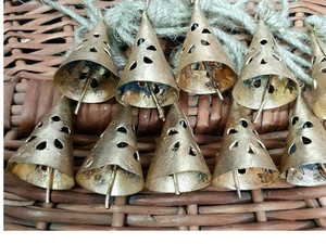 Campanas de Vaca en Forma de Cono, Estilo Rústico, Hechas a Mano, Vintage, Decoración Navideña para Colgar - Product Image 3