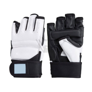 Gants de grappling MMA professionnels de haute qualité fabriqués au Pakistan, en cuir synthétique, résistants aux déchirures, évacuant l'humidité, pour l'entraînement semi-professionnel - Product Image 6