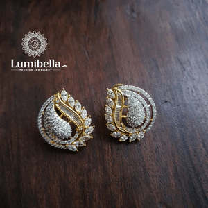 Zinc Alloy Floral Stud Earrings with Imitation Pearl and 14K Gold Plating - Product Image 3