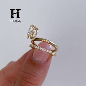 Anillo de Diamante Ovalado Cultivado en Laboratorio, con Capas Integradas, Pavé, Halo Oculto, Oro de 18K en Dos Tonos, Joyería Nupcial Certificada - Product Image 3
