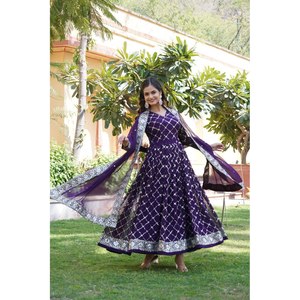 Robe de soirée violette avec sequins brodés, taille XL, en polyester, style Lehenga Choli - Product Image 6