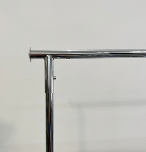 Porte-vêtements roulant robuste en acier inoxydable avec étagère inférieure en maille - Product Image 5