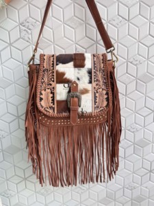 Sac à bandoulière en cuir véritable fait main, style bohème gypsy, avec franges et gravures artisanales, en cuir de cheval, pour la vente en gros - Product Image 3